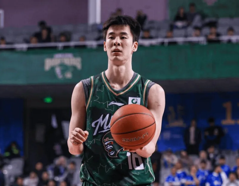 世界赛官网直连-今晚南京vs深圳大名单：郭昊文、贺希宁出战，周鹏在列