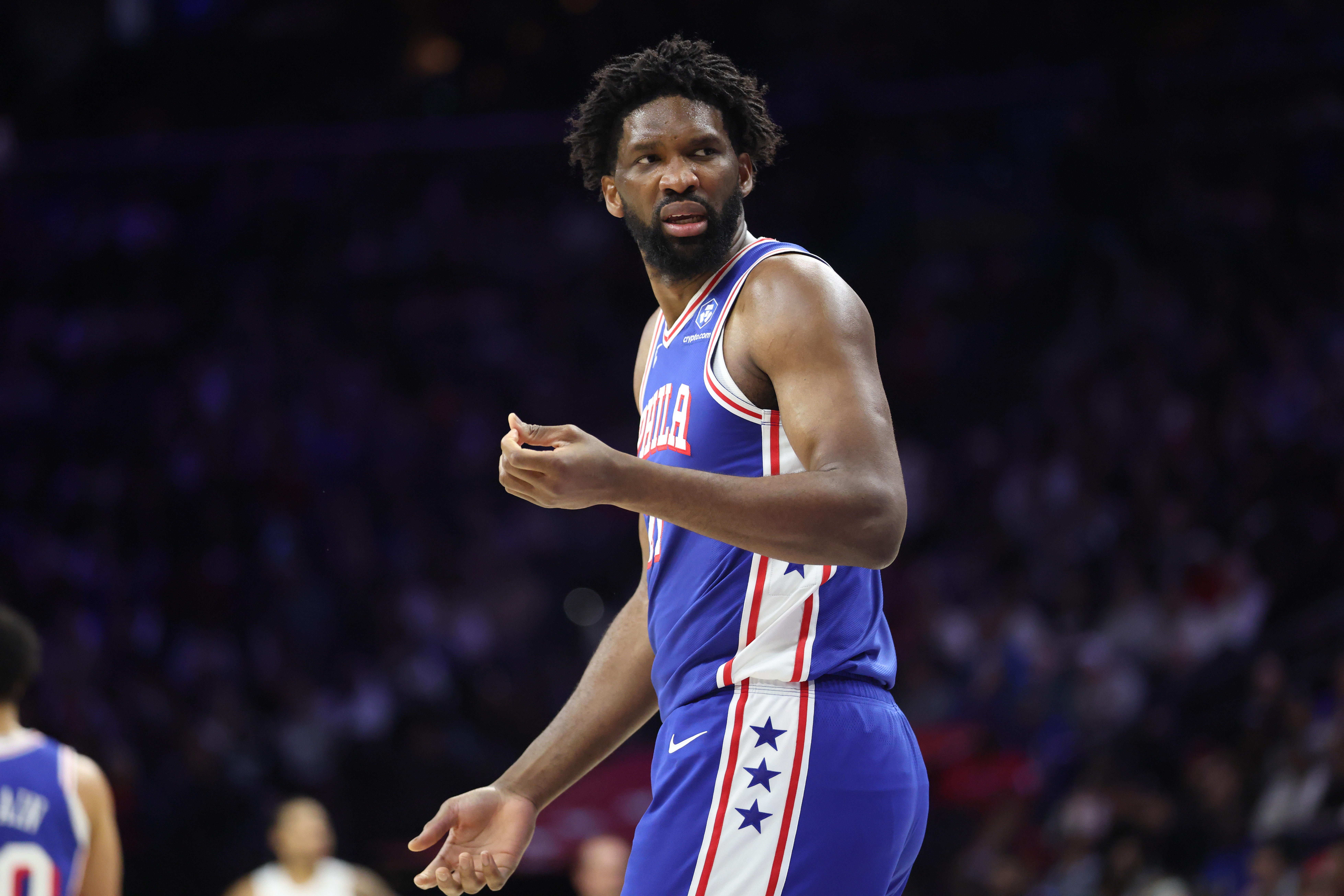 S赛注册-火箭助教：恩比德骗犯规太疯狂了 他现在只想着进攻&amp;要让申京突他